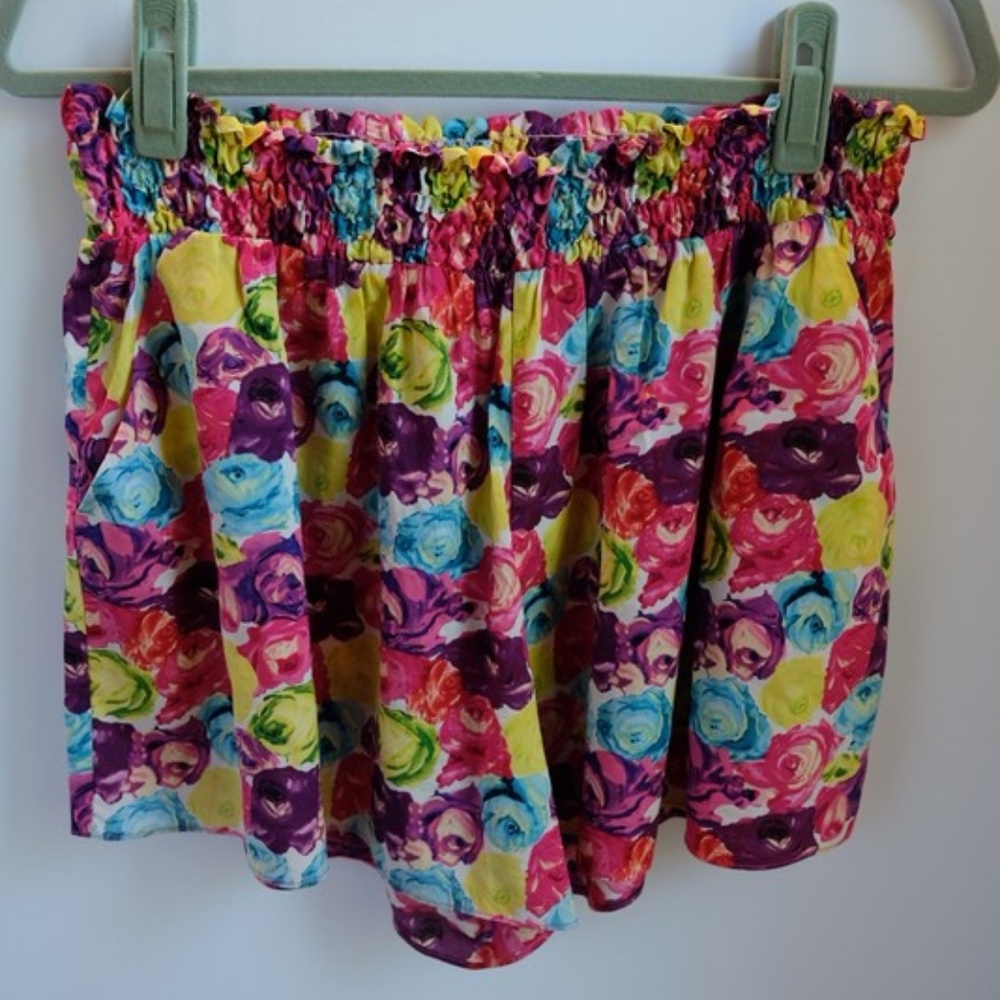 Alice + Olivia floral print silk shorts w/ pockets